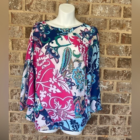 Gorgeous top size 0 Chico’s bell sleeves size 4 Small - Picture 1 of 12